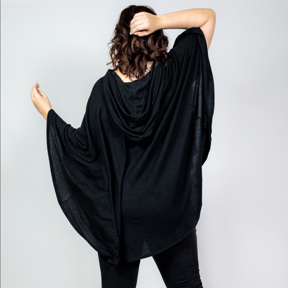 Plus Size ‘Northern Lights’ Hooded Poncho - Picture 5 of 7